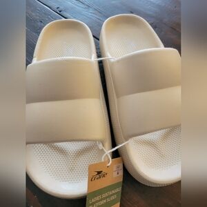 NEW NWT Cream Slide Sandals-6